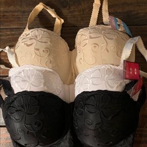 NWT Bundle of 3 Maidenform 38DD bras